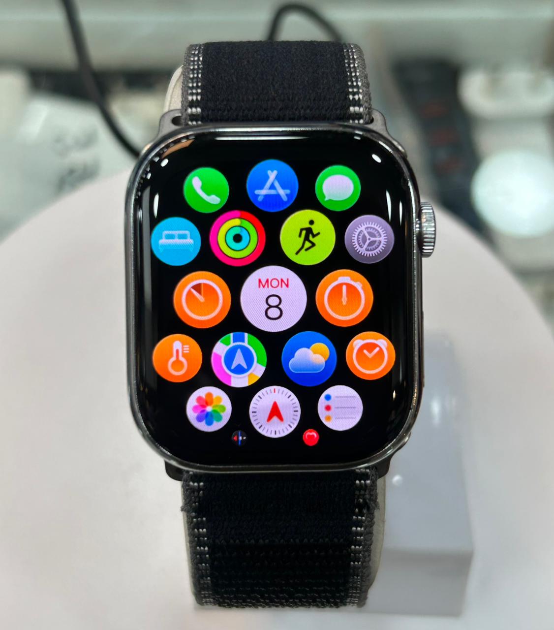 Apple Watch Series 11 – Ultra-Thin Bezel Full Amoled Display