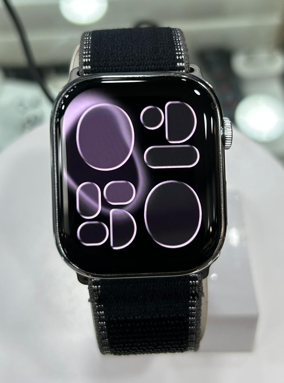 Apple Watch Series 11 – Ultra-Thin Bezel Full Amoled Display